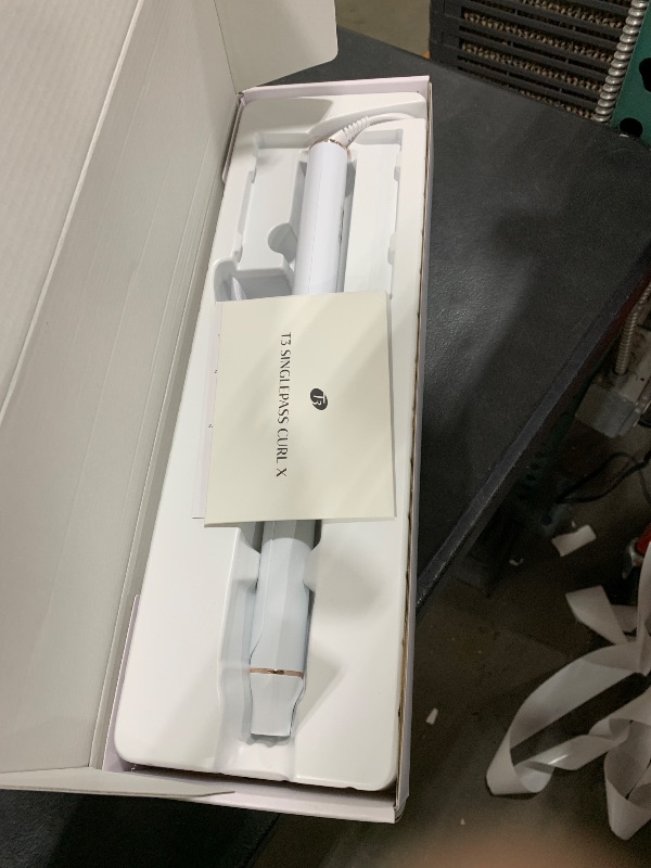 Photo 1 of T3 SinglePass Curl X Extra-Long Barrel 1", 1.25", 1.5" Curling Iron with 9 Heat Settings and Ceramic Barrel for Fast Styling and Lasting Results on All Hair Types