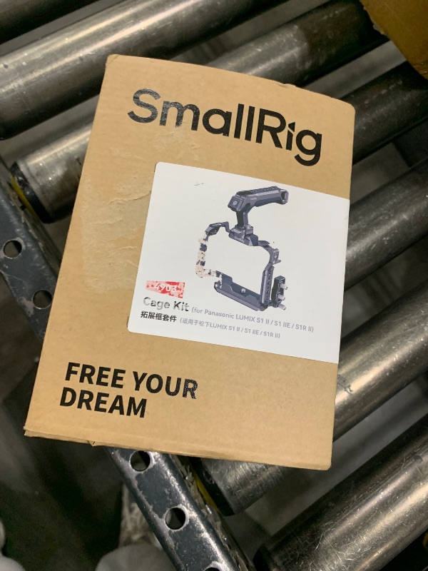 Photo 1 of SMALLRIG S1R II / S1 II Cage Kit for Panasonic LUMIX S1 II / S1 IIE / S1R II with a Top Handle, Cable Clamp for HDMI & USB-C, Built-in Quick Release Plate for Arca, 1/4''-20 & 3/8''-16 Threaded Holes