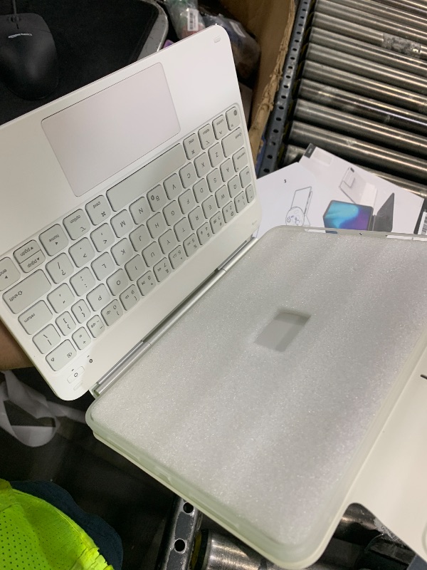 Photo 1 of ESR iPad Pro 11 Inch Case with Keyboard (M5/M4, 2025/2024), iPad Pro 11(5th) Keyboard Case with Easy-Set Magnetic Stand, Portrait/Landscape Modes, Removable Protective Case, Rebound 360 Series, White