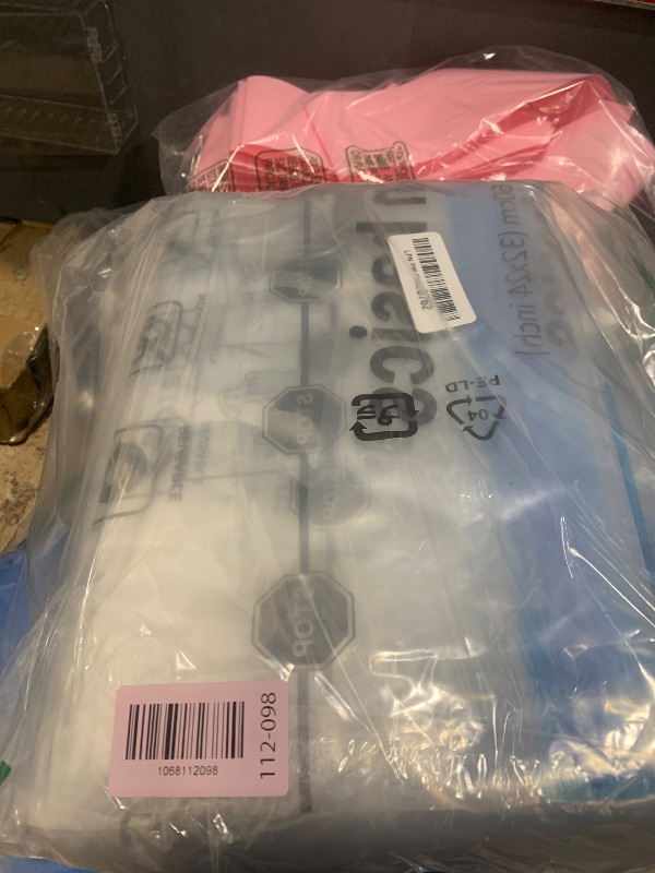 Photo 1 of ***MISSING PIECES NO PUMP*** Amazon Basics Vacuum Compression Space Saving Storage Bags with Hand Pump for Travel, Multiple Sizes for Clothes and Blankets, Clear, 12 Pack (3 Small, 3 Medium, 3 Large & 3 Jumbo)