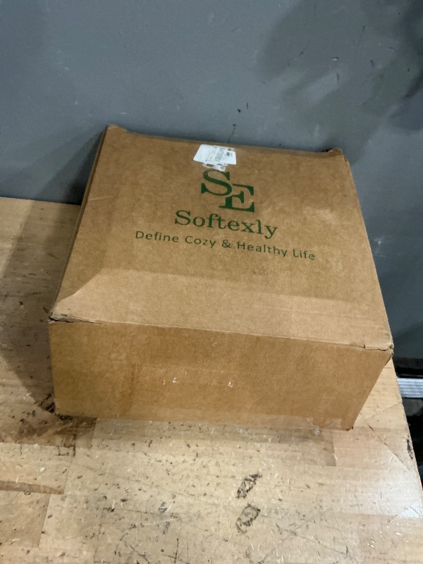 Photo 1 of Comforter,Double Side Cooling Blankets for Hot Sleepers,Lightweight & Breathable Summer Comforter SIZE UNKNOWN