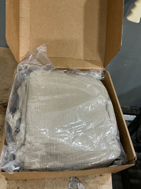 Photo 1 of Comforter,Double Side Cooling Blankets for Hot Sleepers,Lightweight & Breathable Summer Comforter SIZE UNKNOWN