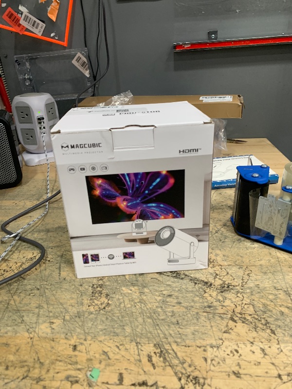 Photo 1 of ?Electric Focus?Magcubic Mini Projector 4K Support, Smart Projector with WiFi 6 and Bluetooth 5.4, 5W Soundbase Speaker, 180° Rotation, Portable Proyector for Home Theater