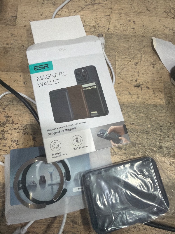 Photo 1 of Magnetic wallet 