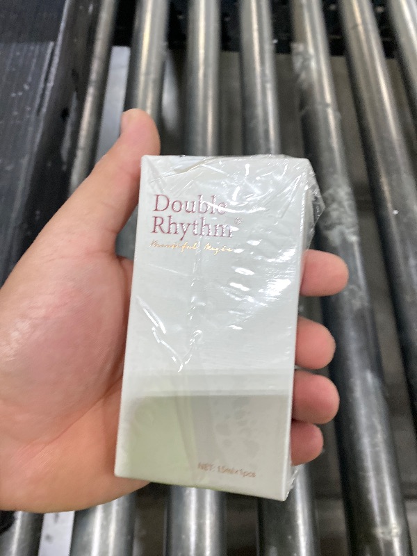 Photo 1 of Double Rhythm 15ML Silver Glitter Gel Polish Color Reflective Sparkle Soak Off Nail Polish Manicure Salon DIY at Home (Silver-B1125)