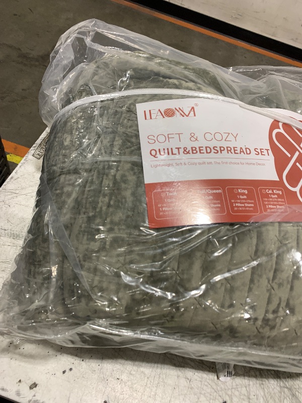 Photo 1 of Queen Comforter Set, Soft Fuzzy Queen Bedding