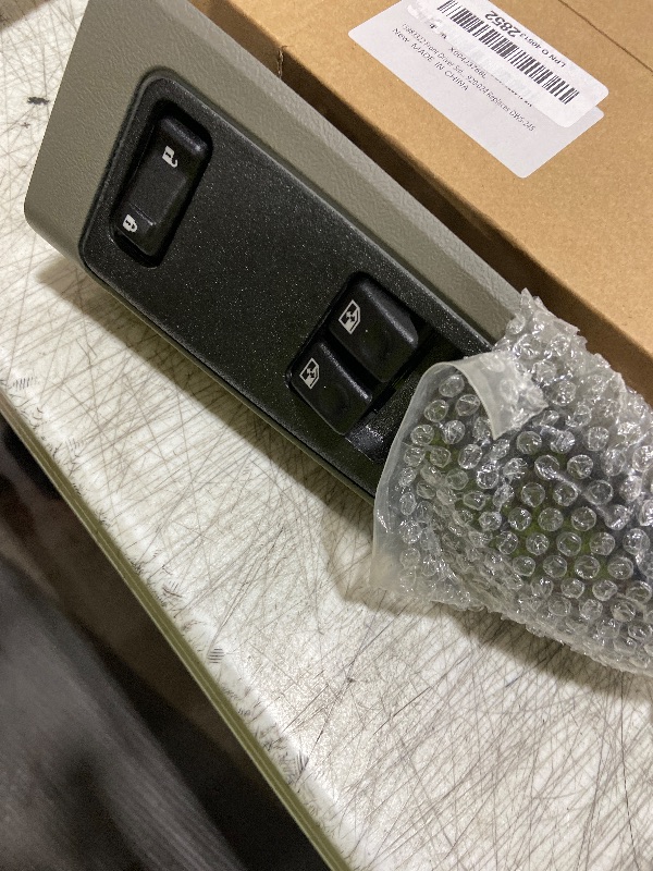 Photo 1 of 15883322 Driver Side Power Window Switch with Folding Mirror Switch Fit for 2003-2007 Chevrolet Silverado, 2003-2007 GMC Sierra 920-024
