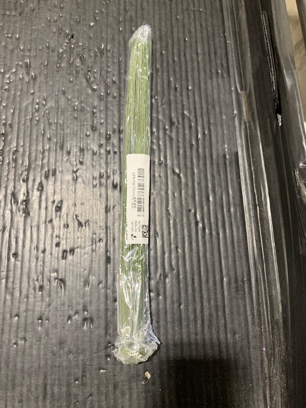 Photo 1 of 100 Pack Floral Wire 18 Gauge Crafts Florist Wire Stems Diameter 0.05In Green Flower Stems for Flower Arrangement Supplies Crafts Bouquet Stem Wreath Making (14 Inch)