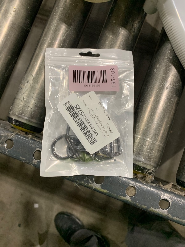 Photo 1 of 10Pcs Metal Spring D Rings Small D Ring Carabiner Clips Metal Tiny Keychain Spring Key Hooks Round Carabiner D Rings Hook Backpack Clips Key Ring Clip for Belt Handbag Strap Car Keyring(Black)