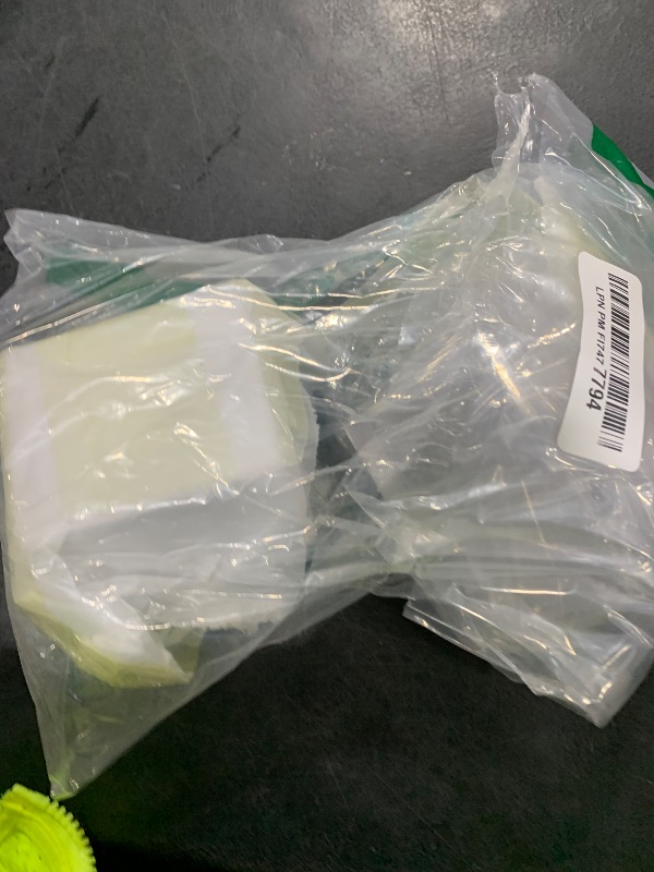 Photo 1 of 200Pcs Wallet Magnifiers Credit Card Size Magnifiers Rectangle Magnifying Glass Sheets Fresnel Lens Pocket Magnifier Sheets Plastic Magnify Lens Bookmark for Reading Aid Jewelry Inspection 3.3"x2.2"