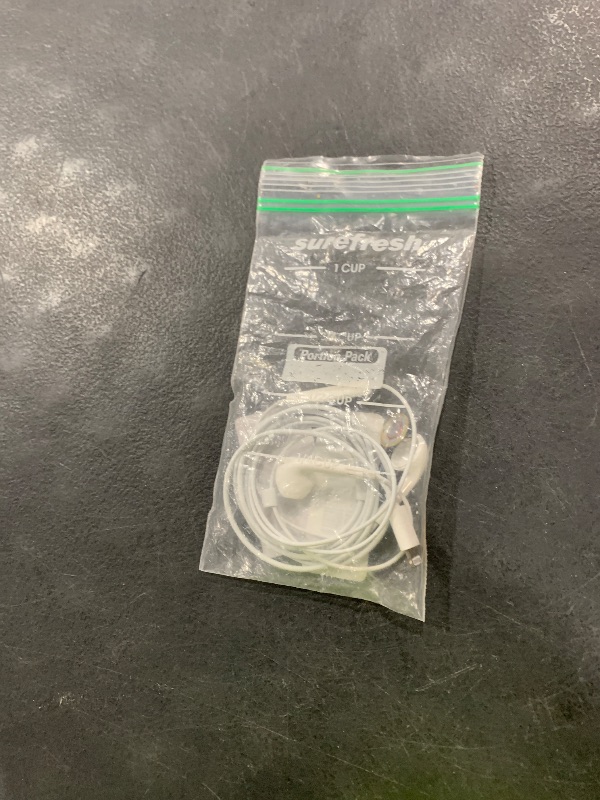 Photo 1 of 2 Pack Wired Headphones for iPhone (Lightning Connector Plug&Play) Earbuds Built-in Microphone & Volume Control,Compatible with iPhone 14/13/12/11/XR/XS/X/8/7/Pro/Pro Max?Official Certified Earphone?