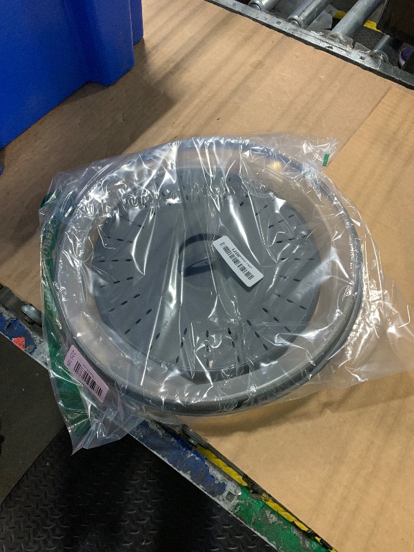 Photo 1 of ****FINAL SALE NOT RETURNS****BROKEN
Tovolo Microwave Splatter Cover for Food, Large (Charcoal) - Collapsible & Vented Silicone Splatter Guard Lid - Microwave Plate & Dish Cover with Handle - BPA-Free Kitchen Gadget for Meal Prep