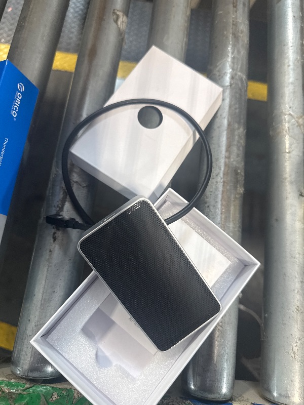 Photo 1 of ** SOLD AS IS NO REFUND/RETURN** SEE COMMENTS!
ORICO 80Gbps 1TB Portable SSD, 5000MB/s R 3200MB/s W Portable Fanless Cooling Design, Aluminum Alloy, Compatible with Thunderbolt 5/4/3, Ultra-Fast External SSD, for Video Editing/Photography/Design