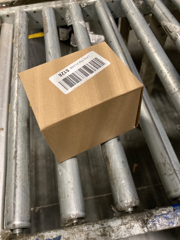 Photo 1 of ** only 1** Lxcom Lighting G95/G30 LED Globe Light Bulbs 9W LED Bulb 80W Equivalent Warm White 3000K Round Vanity Light Bulb E26/E27 Base Glass Light Bulbs for Home Bathroom Vanity Mirror Light, 4 Pack