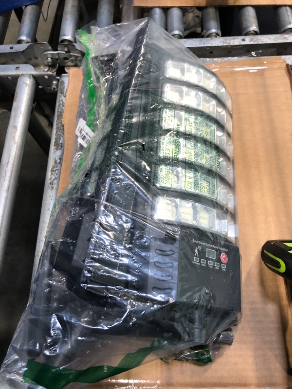 Photo 1 of *** ONE LIGHT DOES NOT FUCTION PROPERLY****** Ofuray Solar Flood Lights Outdoor,5AH High Power Solar Street Security Parking Lot Lights Dusk to Dawn with Motion Sensor 5 Modes,7000k Daylight with Remote Control for Wall,Backyard,Outside OZL-4Pack