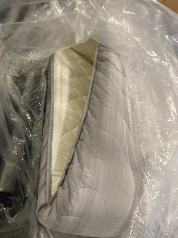 Photo 1 of ***USED***Miisong Japanese Floor Mattress with Washable Cover, Folding Futon Mattresss, Tatami Mat Sleeping Pad with Thicken Memory Foam, Roll Up Floor Lounger Bed for Kids Adults (Twin 80"×39"×2.6")