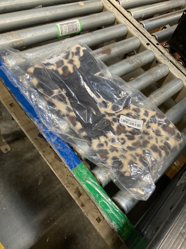 Photo 1 of ** ONLY ONE**
Soulchen 2 Pieces 20 Inch Large Leopard Christmas Stockings with Bow Leopard Brown Plush Faux Fur Fireplace Hanging Stockings Christmas Ornaments for Xmas Tree Gift Filled Holiday Party Decorations