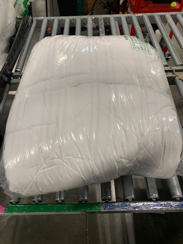 Photo 1 of 120x120 Oversized King Comforter, Extra Large King Size Comforter Oversized, All Season Soft Lightweight Quilt Down Alternative Duvet Insert with 8 Corner Tabs(120x120, White)