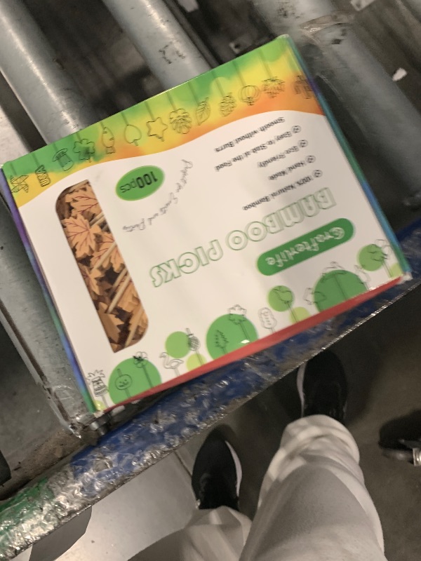 Photo 1 of 100pcs Fall Maple Leaf Cocktail Picks 5? Maple Leaves Autumn Theme Decoration Toothpicks Fruit Sticks Skewers for Appetizer Charcuterie Board Accessories Thanksgiving Decorations Themed Party Supplies