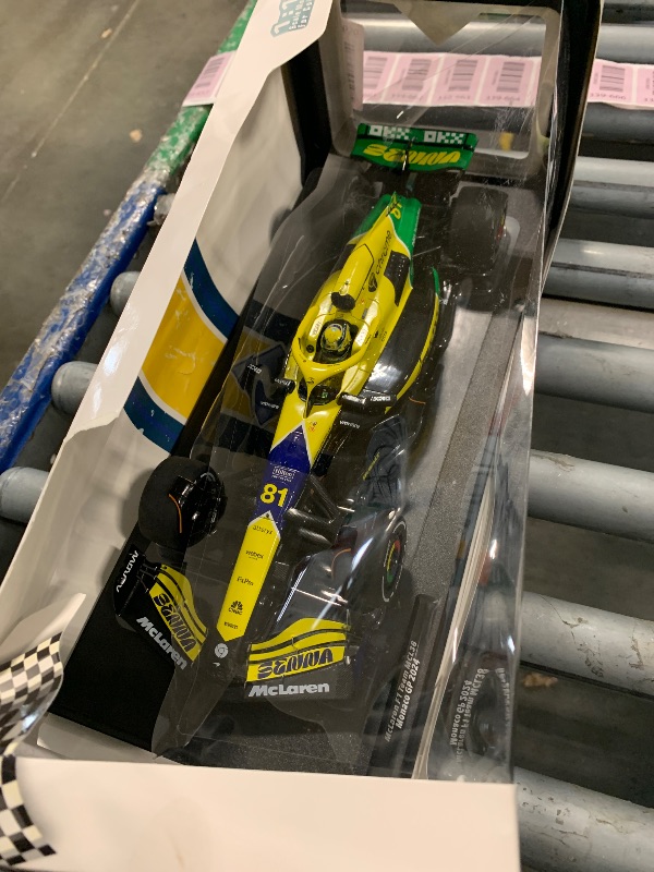Photo 1 of - Formula 1 Miniature Car Compatible with MCLAREN F1 Team MCL38 Yellow O.PIASTRI Monaco GP 2024-1:18 Solido 1814204