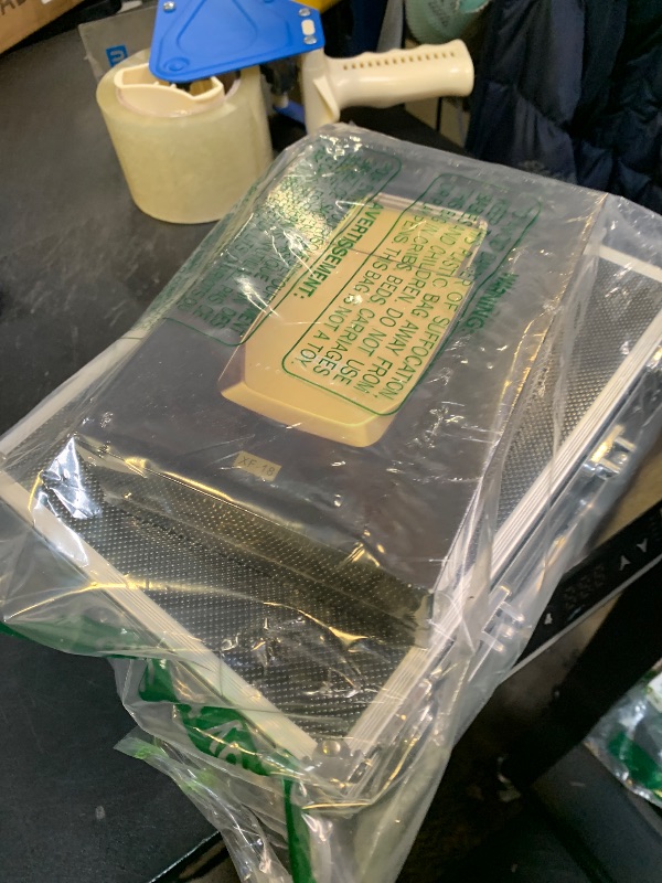 Photo 1 of XPERSIS PRO Cordless Hair Clipper + Hair Trimmer for Mens and Barbers +Shaver with Sharp Blades, Cord/Cordless Electric Razor for Mens Gold (used)