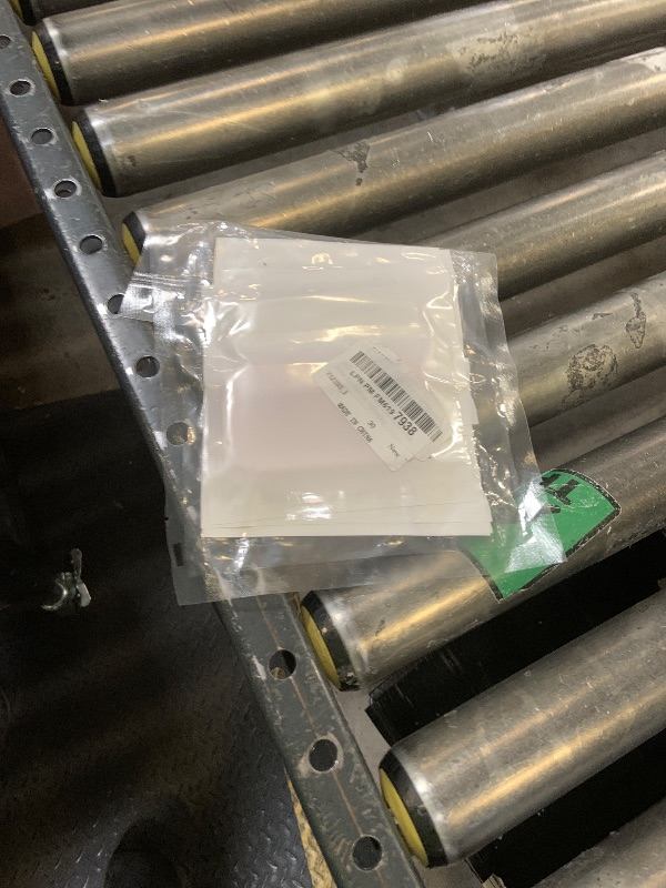 Photo 1 of 10Pcs Silicone Lash Pad Lash Grafting Gasket Pallet Rectangle Eyelash Extension Pad Reusable Adhesive False Eyelash Holder Pallet for Women Loose Lashes Extension Supplies Tool Fake Eyelashes Adhesive