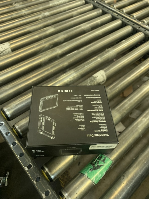 Photo 1 of Flysight Black Pearl RC801 FPV Monitor with DVR 5.8Ghz 40CH 7" HD Screen Diversity Receiver 1024x600 Monitor with Integrated Battery and Sunshade Hood for DJI Phantom (RPSMA ANT)