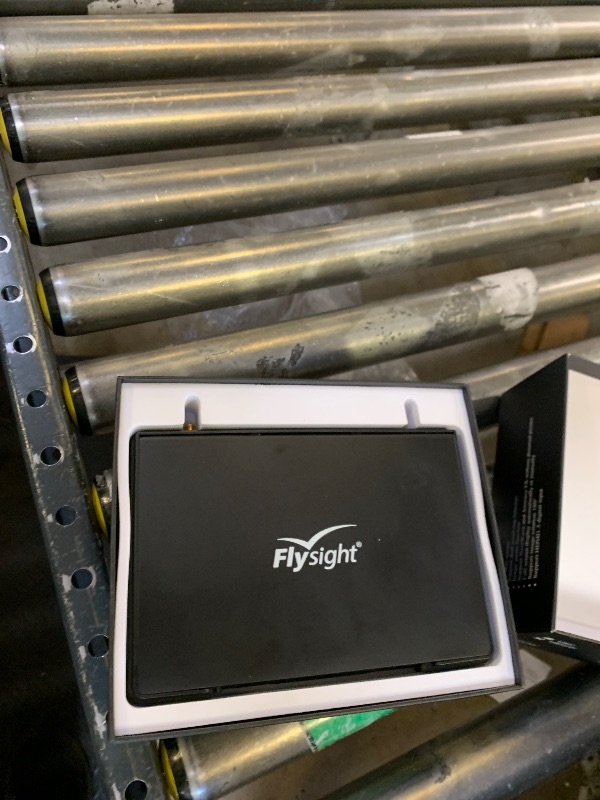 Photo 1 of Flysight Black Pearl RC801 FPV Monitor with DVR 5.8Ghz 40CH 7" HD Screen Diversity Receiver 1024x600 Monitor with Integrated Battery and Sunshade Hood for DJI Phantom (RPSMA ANT)