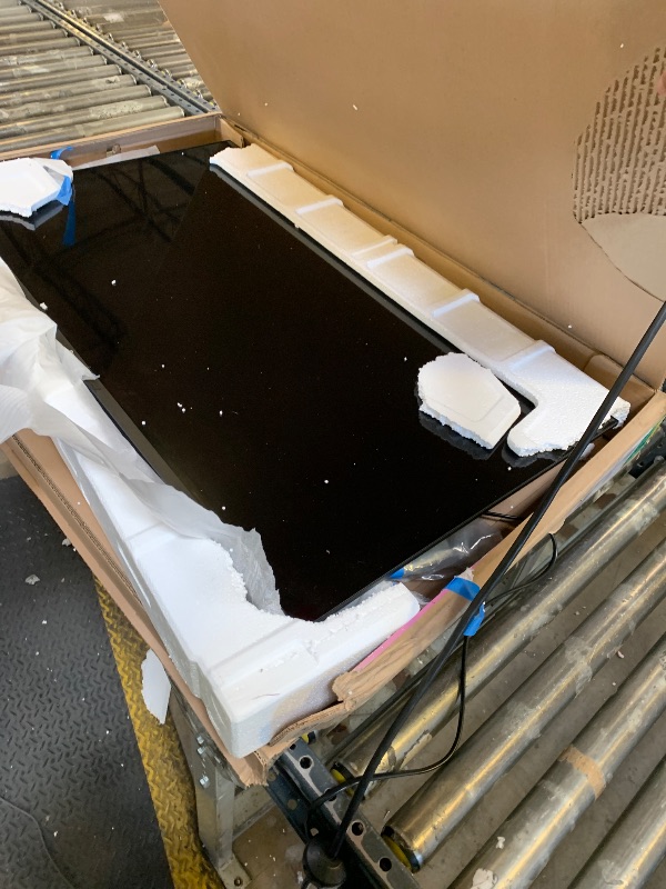 Photo 1 of Roku Smart TV 2025 – 43-Inch Select Series, 4K HDR TV – RokuTV with Enhanced Voice Remote – Flat Screen LED Television with Wi-Fi for Streaming Live Local News, Sports, Family Entertainment PARTS ONLY                                                       