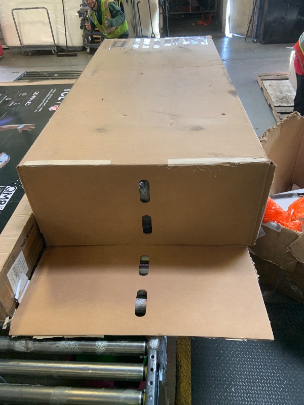 Photo 1 of Thule 615 Pulse Cargo Box, Large, Black