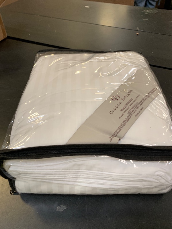 Photo 1 of CUDDLE DREAMS Silk Comforter for Spring/Summer/Fall, 100% Long-Strand Silk Filling, Natural & Breathable (Twin Size)