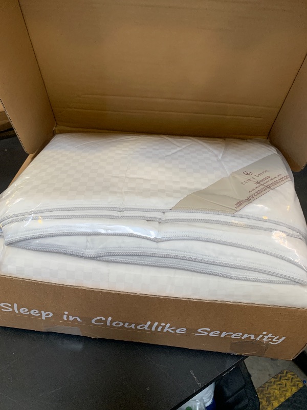 Photo 1 of CUDDLE DREAMS Wool Comforter Duvet Insert, 100% Australian Wool Filling with Soft Noiseless Cotton Shell, Natural Warmth (Midweight for All Season, Queen)