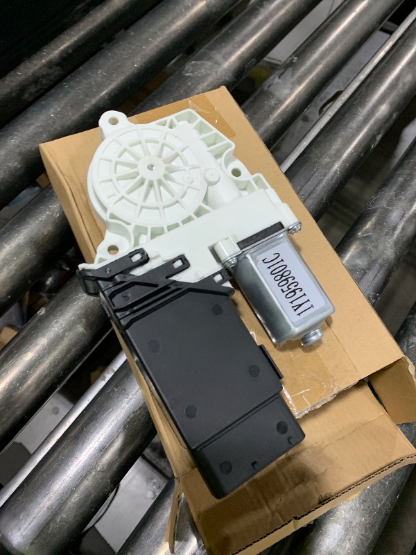 Photo 1 of LINLINS 1Y1959801C Left Driver Window Regulator Motor for 2003-2010 Volkswagen Beetle Window Lifting Motor