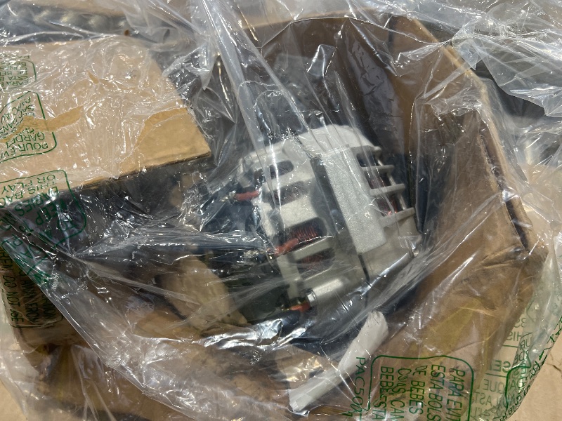 Photo 1 of ACDelco GM Genuine Parts 15826975 Alternator