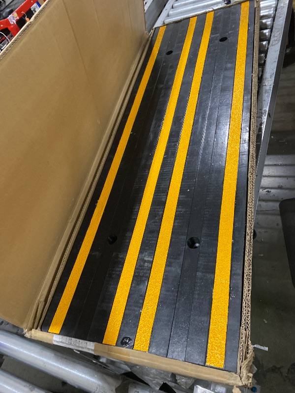 Photo 1 of Garvee 48" Rubber Curb Ramp, 50 Ton Capacity, Heavy Duty Driveway Ramps for Home Garage Warehouse Parking - 1 Pack
