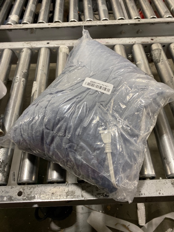 Photo 1 of Homemate Heated Blanket Electric Throw - 50"x60" Heating Blanket Throw 1/2/4/6/8 Hours Auto-Off 10 Heat Level Over-Heat Protection Flannel Sherpa ETL Certification