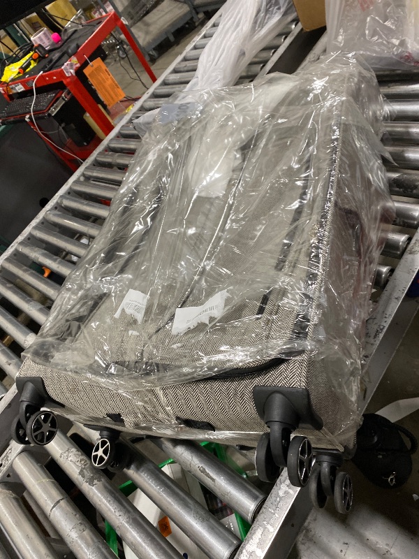 Photo 1 of London Fog Newcastle 28 Expandable Spinner