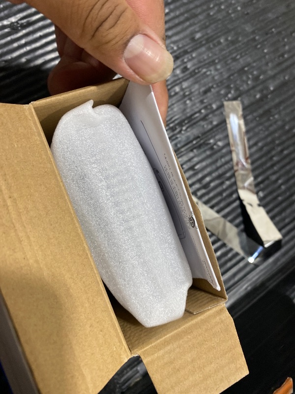 Photo 1 of Emerson 1E65-144 Electronic Non-Programmable Line Voltage Thermostat