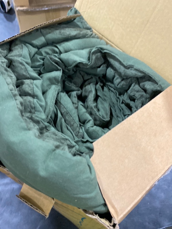 Photo 1 of Bedsure Waffle Comforter Set Queen, Soft and Breathable Dark Green Bedding Comforter Set, 3 Pieces, 1 Waffle Weave Comforter (90"x90") and 2 Pillowcases (20"x26")