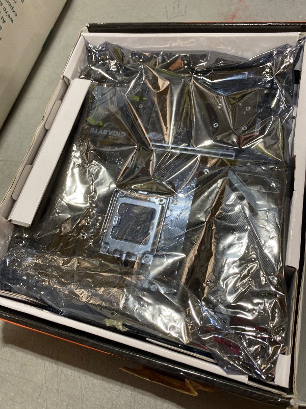 Photo 1 of GIGABYTE B650 Gaming X AX AMD AM5 ATX Motherboard, Support Ryzen 9000/8000/7000, DDR5, 8+2+1 Power Phase, 3X M.2, PCIe 4.0, USB-C 3.2 Gen 2, WIFI6E, 2.5GbE, EZ-Latch, Q-Flash, RGB Fusion