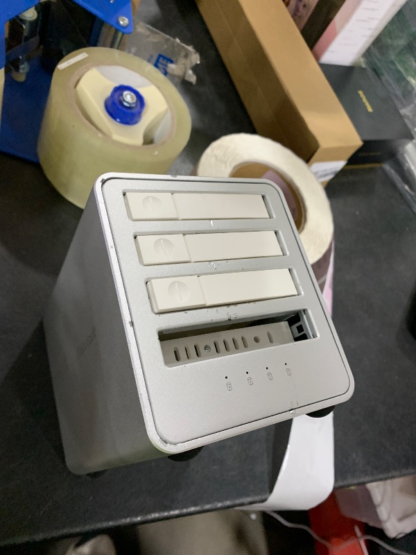 Photo 1 of **DAMAGED** ORICO 40Gbps SSD External Hard Drive Enclosure NVME M.2 All-Flash Docking Station Up 32TB for 4K/8K Video Editing/Data Transfer-8848U4