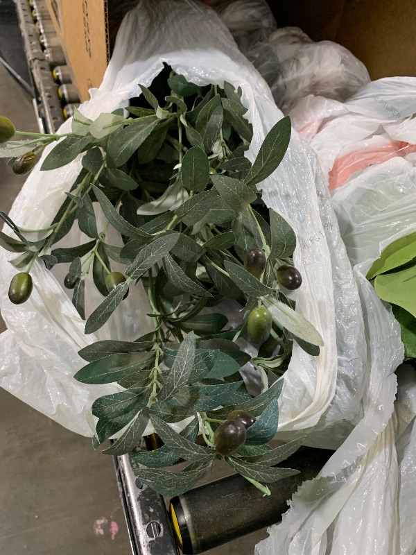 Photo 1 of ARTIFICIAL PLANT 