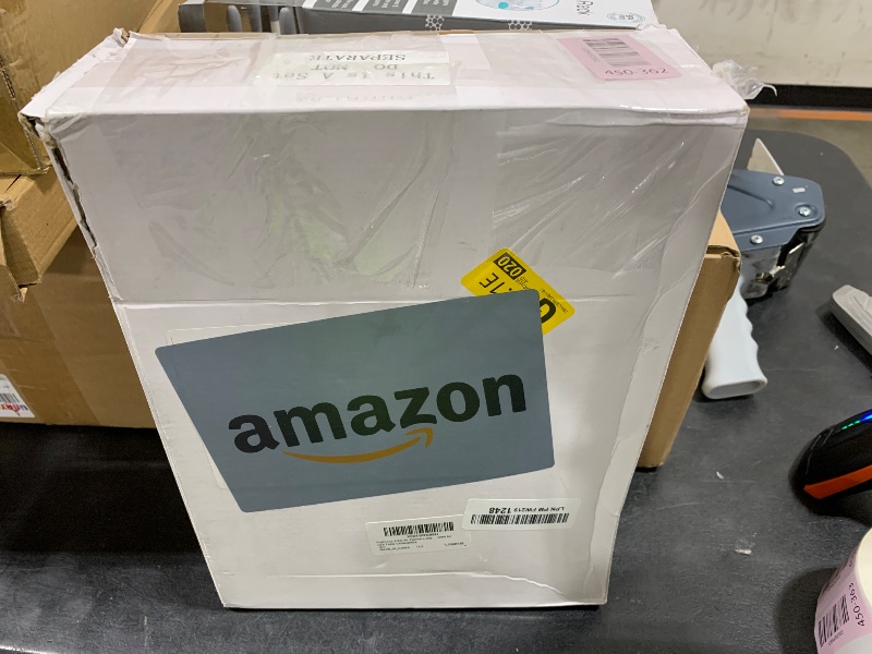 Photo 1 of Yuefunny 2 Set St. Patrick's Day Decorations St. Patrick's Day Shamrock Picks and Vase Green Floral Berry Picks Branches Artificial Flower Four Leaf Clover Stems Vase Gifts for Irish Table Centerpiece