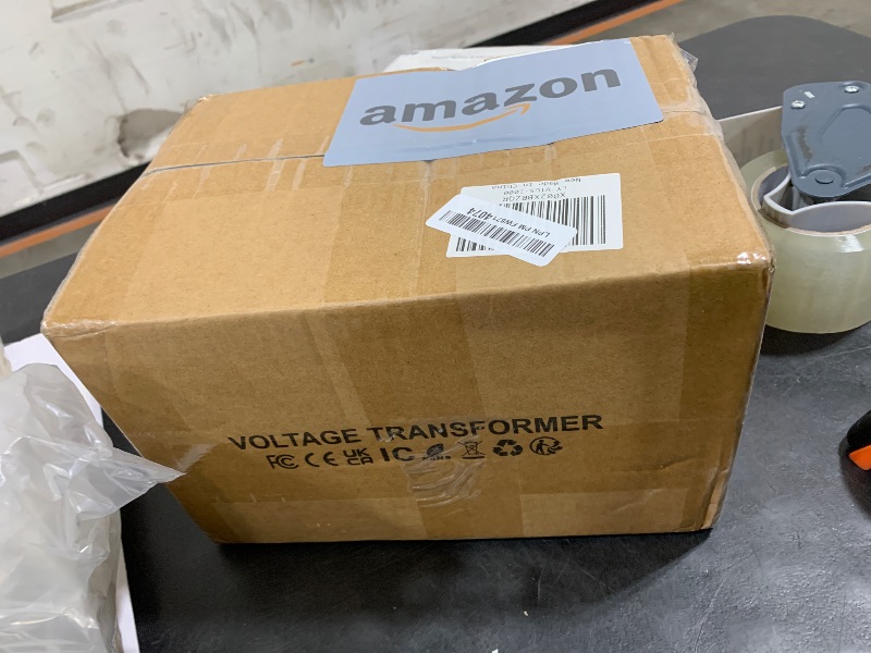 Photo 1 of LVYUAN Voltage Converter Transformer 1000 Watt Step Up/Down Convert from 110V-120V to 220V-240Vt and from 220V-240V to 110V-120V with 2 US outlets, 2 Universal outlets, Resettable Circuit Breaker