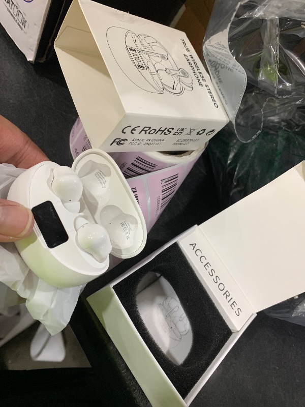 Photo 1 of ONE SIDE NON FUNCTIONAL ----------------------------------------------------Fhumsh Wireless Earbuds