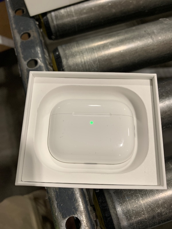 Photo 1 of Apple AirPods Pro 3 Wireless Earbuds