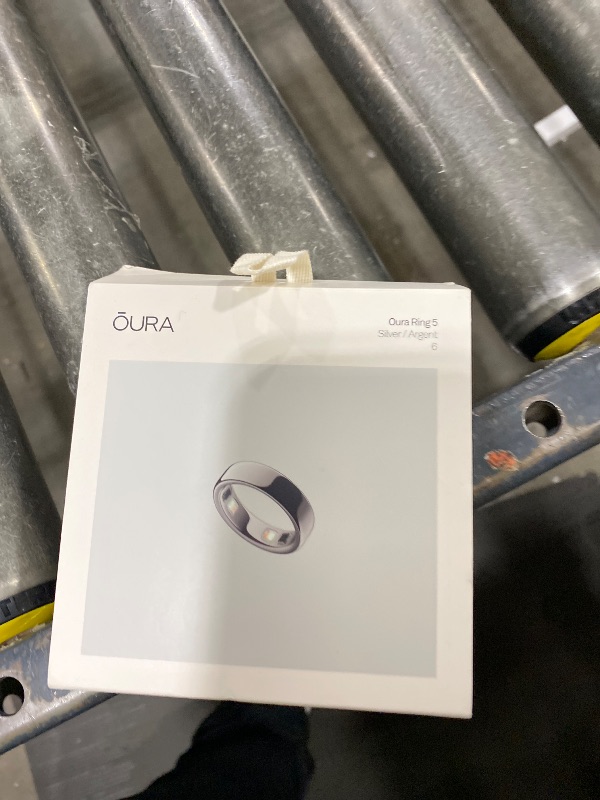 Photo 1 of OURA Ring 5 Smart Ring - Silver - Size 6