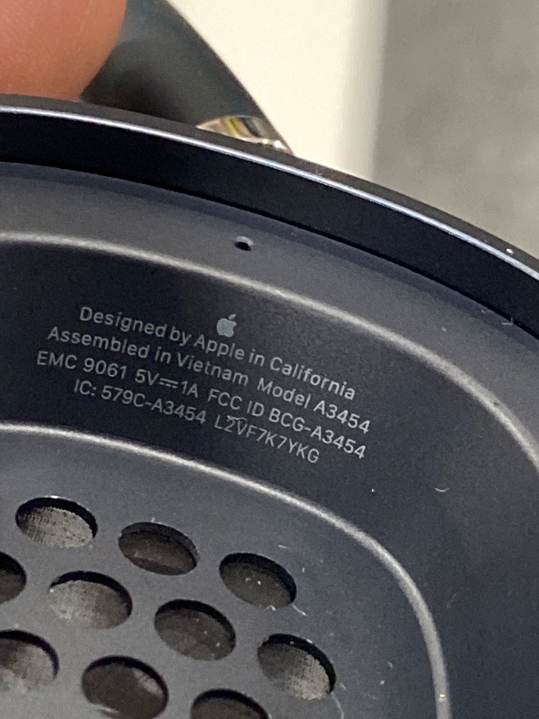 Photo 1 of Apple AirPods Max 2 Wireless Over-Ear Headphones, Active Noise Cancellation, Adaptive Audio, Personalized Spatial Audio, Live Translation, Bluetooth Headphones for iPhone – Midnight ++++ICLOUD ACCOUNT LOCKED+++++