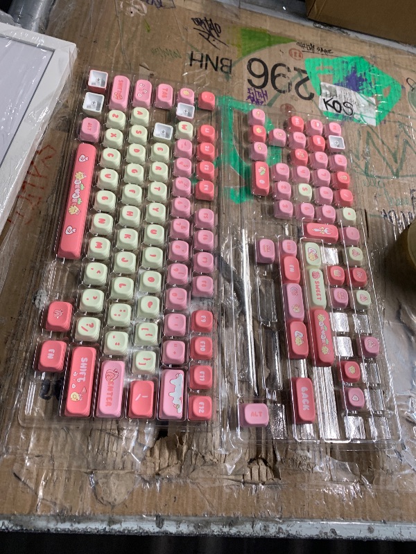 Photo 1 of ***(MISSING PARTS)***GEKUCAP PBT Cute Pink Yellow Keycaps 136 Keys XOA Key caps Dye Sublimation Custom Keycap Set Round Profile for Cherry MX Switches Mechanical Gaming Keyboards?Strawberry Chick Theme?