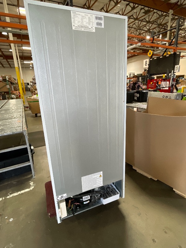 Photo 1 of "Kenmore Upright freezer - Convertible Refrigerator/Freezer, 4 Shelves, Garage Ready, Meat Storage, Auto Defrost, Congelador For Home, Apartment, Cottage, Basement, 17.0 Cubic Feet Capacity, White "